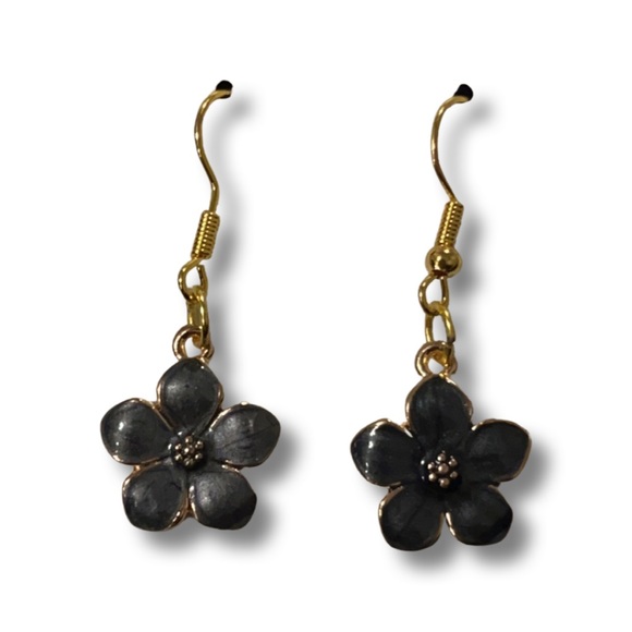 Jewelry - 🔴Handmade Black Flower Earrings🌼